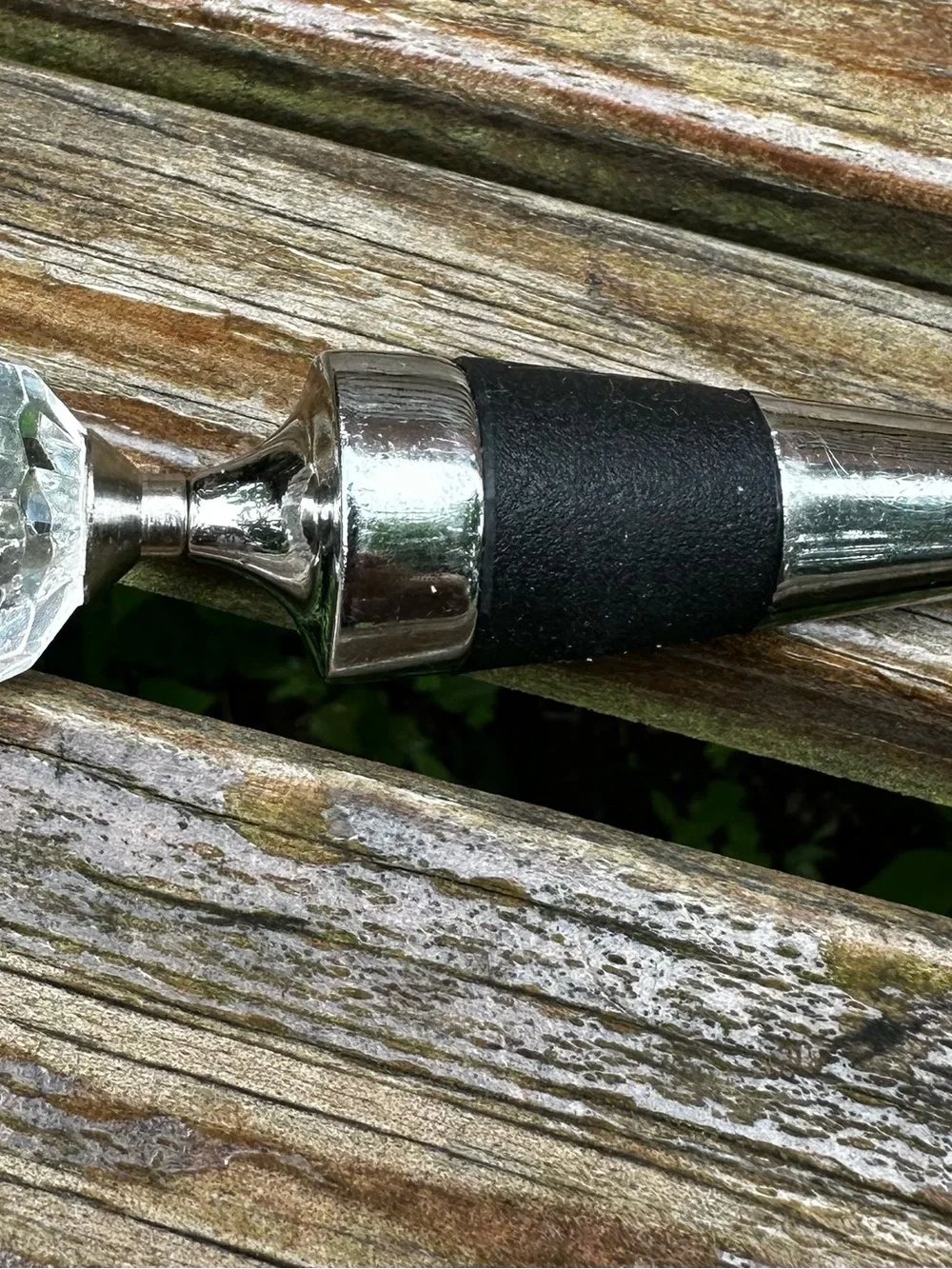 Metal Wine Bottle Stopper w/ Screw On/Off Glass Rose